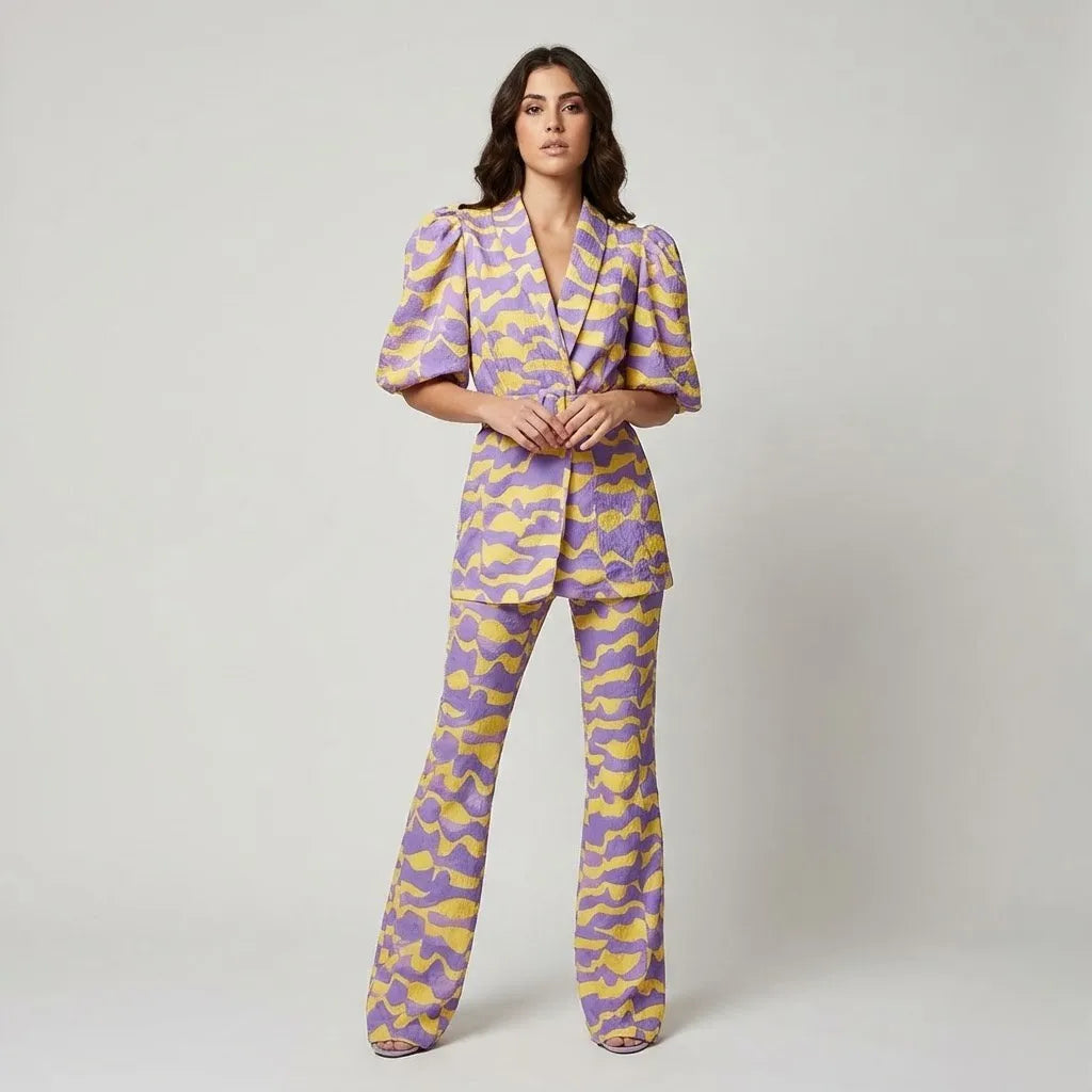 Conjunto estampado fluido em mistura leve | Top com mangas volumosas e calças largas | Elegância expressiva