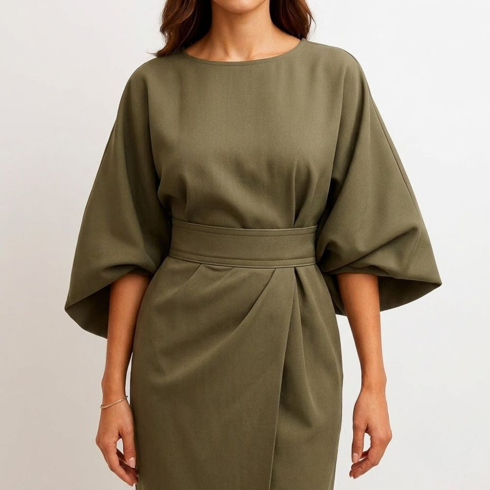 Vestido midi verde-azeitona com mangas amplas, cinto integrado e corte elegante em tecido estruturado.