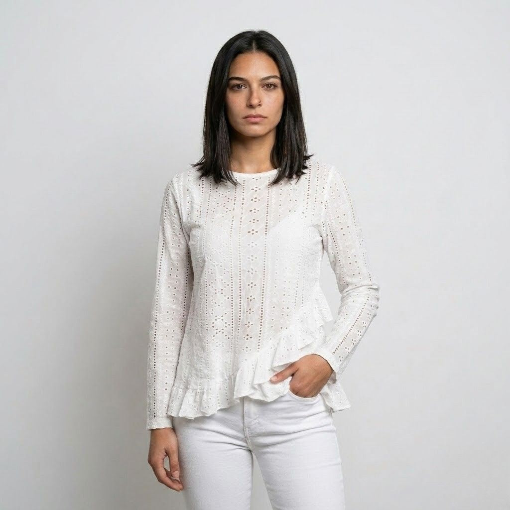 Blusa Elegante com Textura Delicada e Corte Fluido Assimétrico