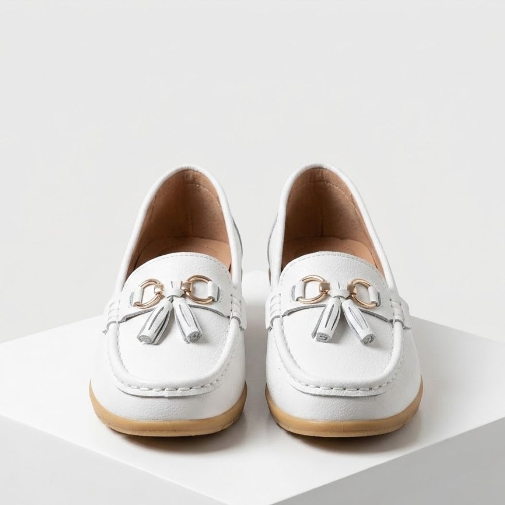 Mocassins Rasos com Aplicação Metálica e Conforto Prolongado