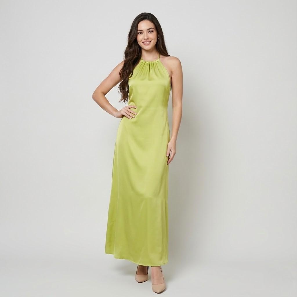 Vestido longo fluido com decote halter | Corte direito | Elegância leve e contemporânea