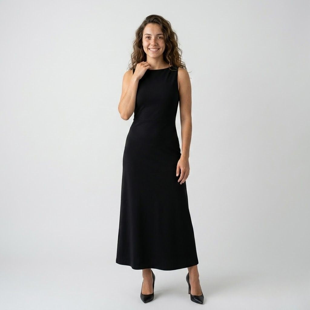 Vestido Comprido Minimalista com Corte Fluido e Estrutura Elegante
