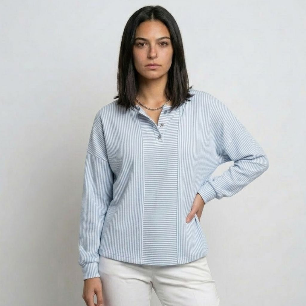 Blusa Ampla às Riscas com Botões Frontais para Conforto Leve