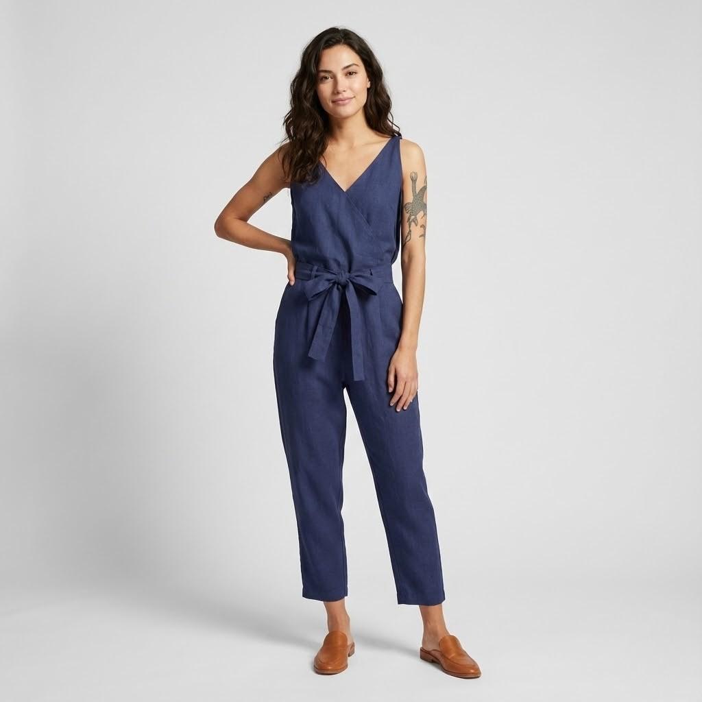 Macacão fluido com cinto em mistura de viscose | Corte direito | Decote em V elegante