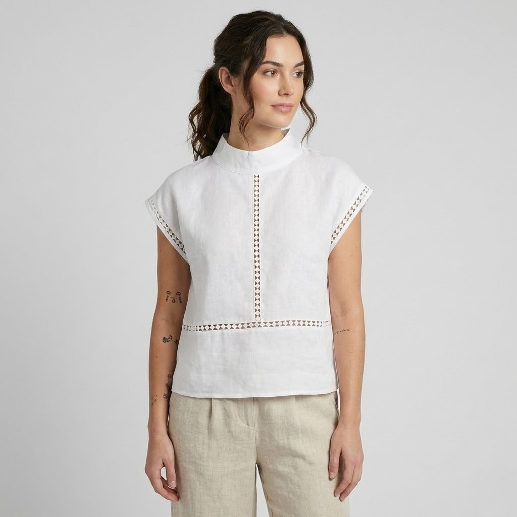 Blusa fluida em linho leve | Corte direito | Detalhes vazados elegantes