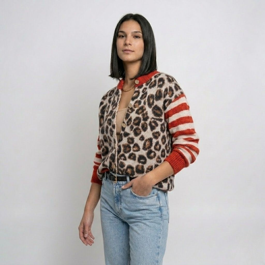 Cardigan com Botões Frontais e Padrão Contrastante para Visual Distinto