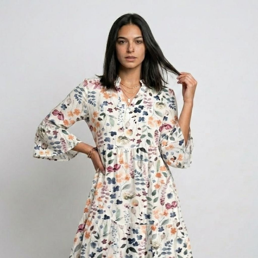 Vestido Curto Floral com Mangas Fluidas para Dias Leves