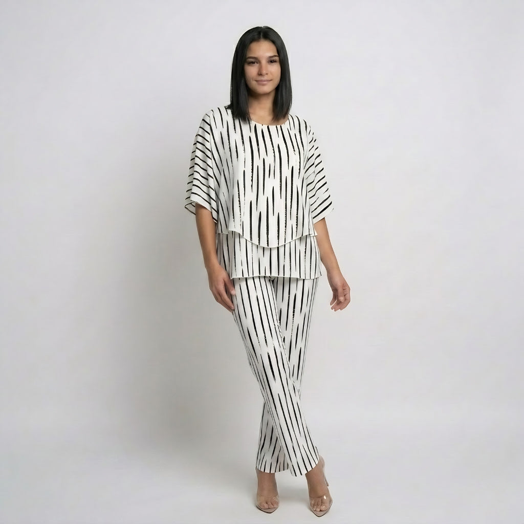 Conjunto Fluído Estampado com Blusa Solta e Calças Cropped