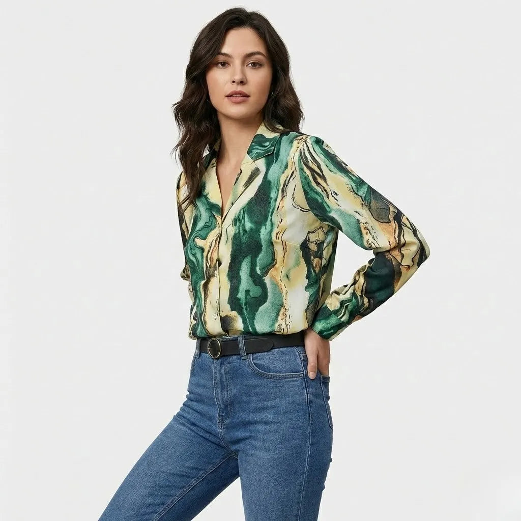 Blusa fluida estampada em mistura de viscose | Corte solto | Estilo contemporâneo