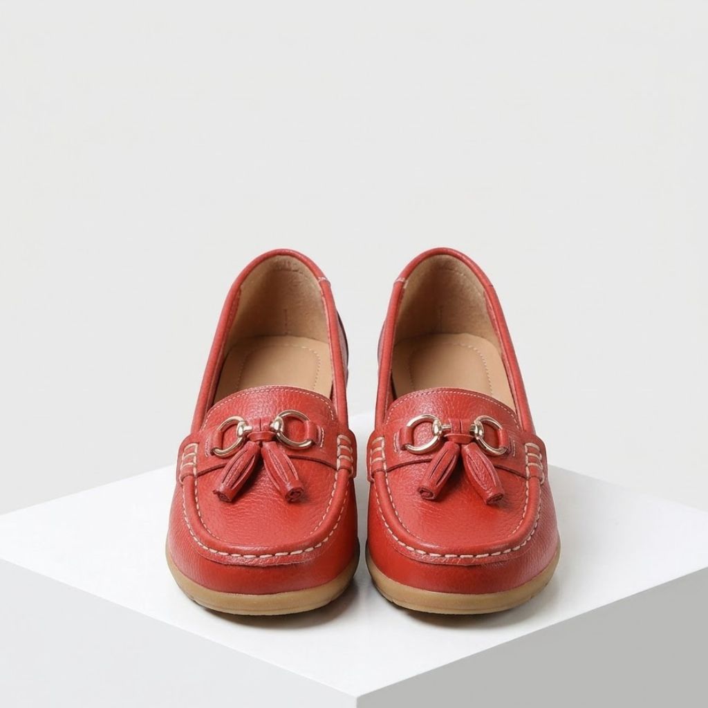 Mocassins Rasos com Aplicação Metálica e Conforto Prolongado