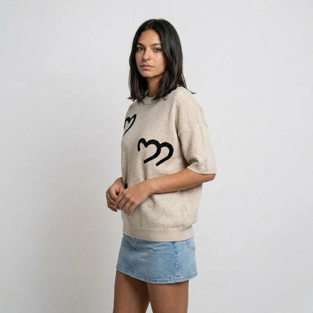 Camisola de Manga Curta com Motivo de Corações e Corte Descontraído