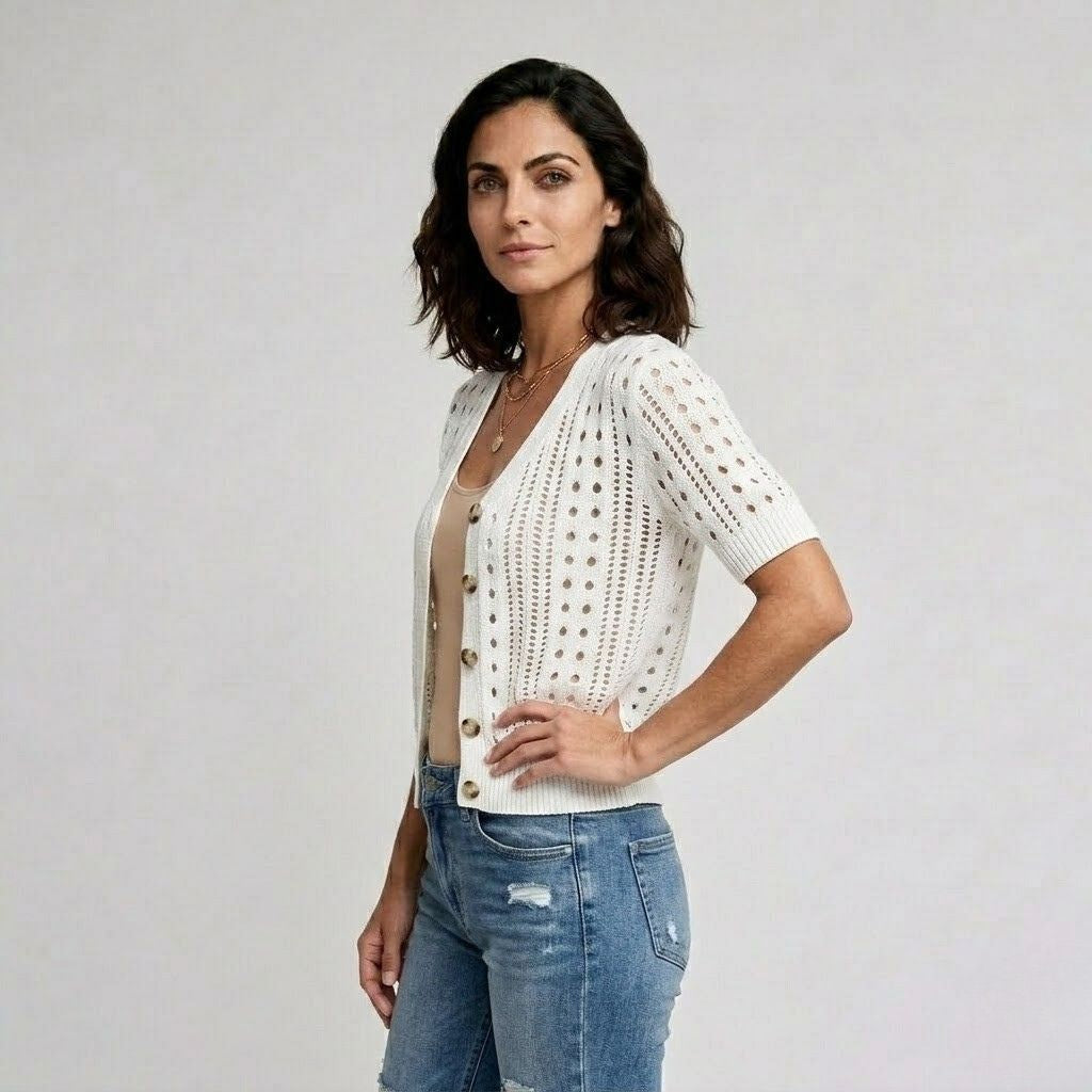 Cardigan Curto em Malha Perfurada com Botões para Look Leve