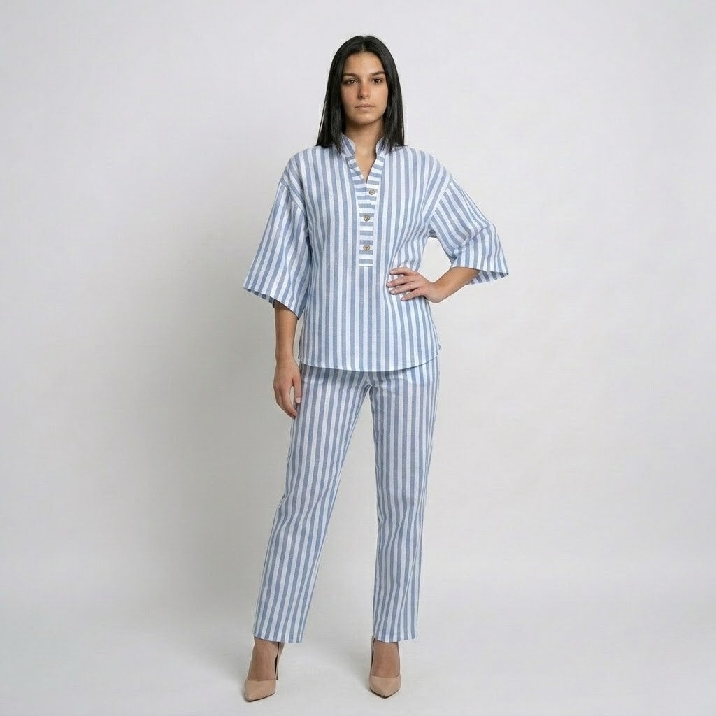 Conjunto Fluído às Riscas com Blusa Solta e Calças de Corte Amplo