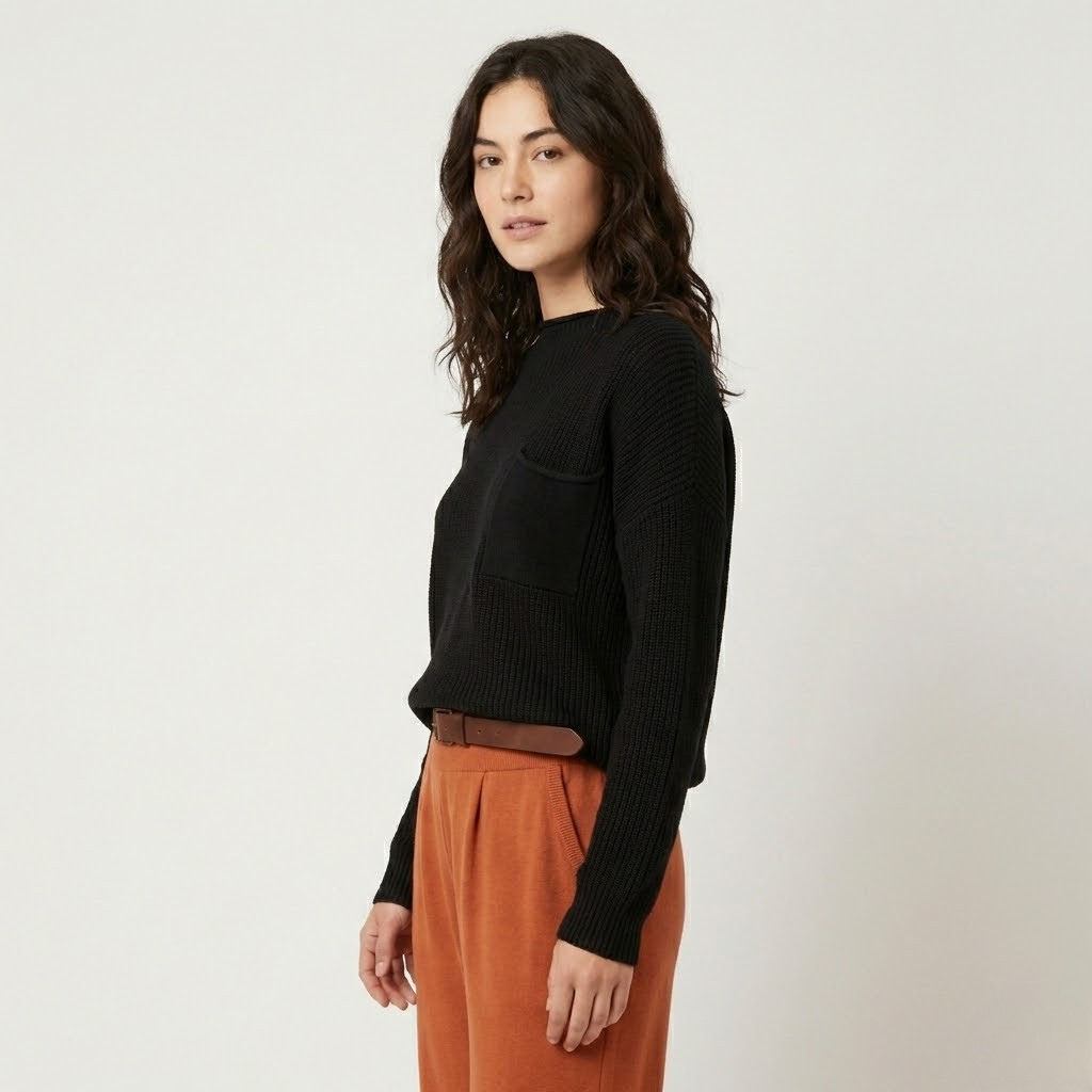 Camisola de malha estruturada em algodão | Corte descontraído | Bolso frontal discreto