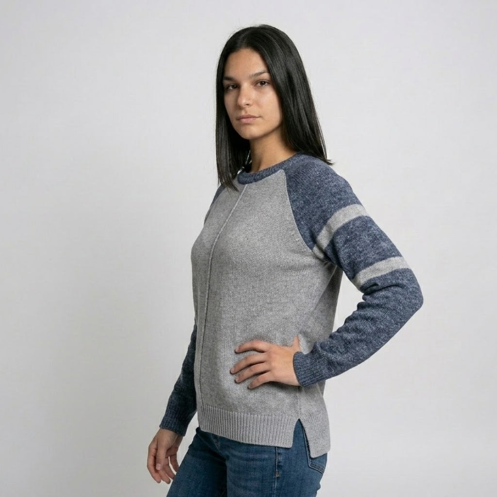 Camisola Casual com Mangas Contrastantes e Corte Confortável