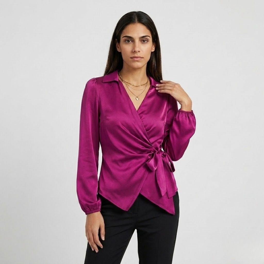 Blusa Transpassada com Laço Lateral e Corte Elegante Estruturado