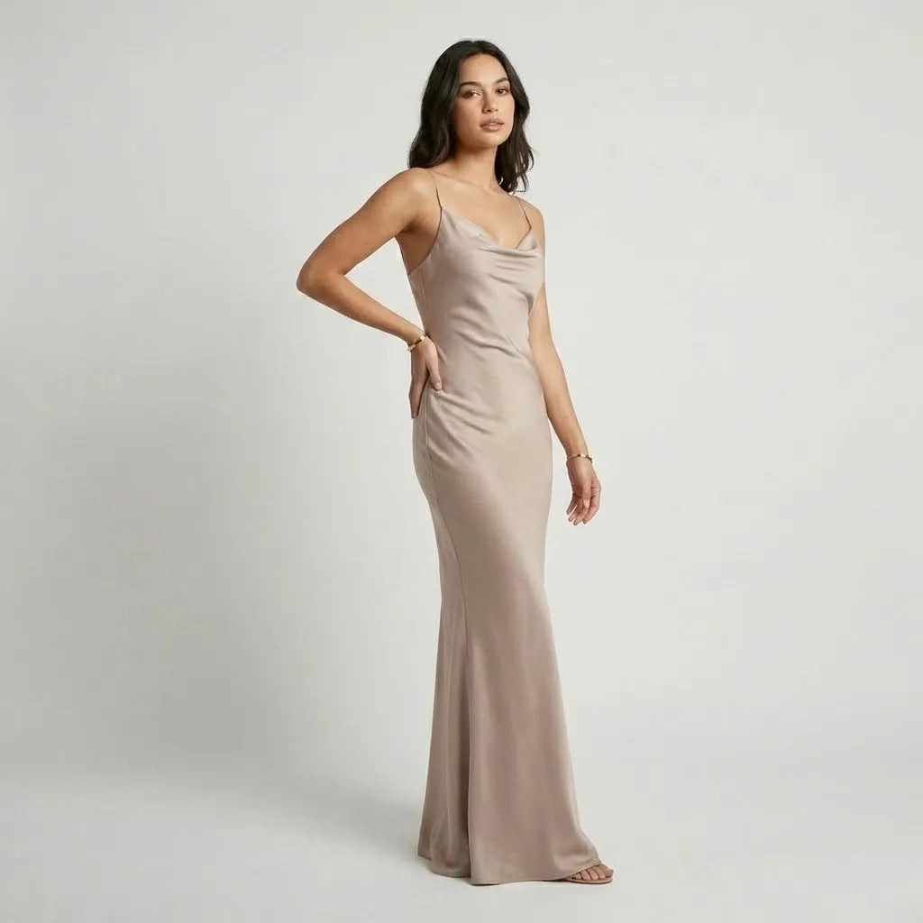 Vestido longo acetinado em mistura de viscose | Corte justo | Elegância intemporal