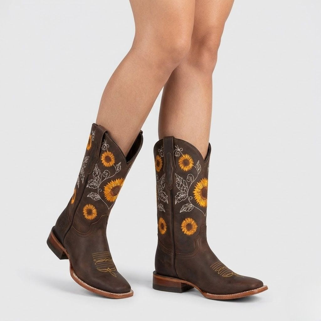 Botas Texanas Bordadas com Cano Alto e Presença Marcante