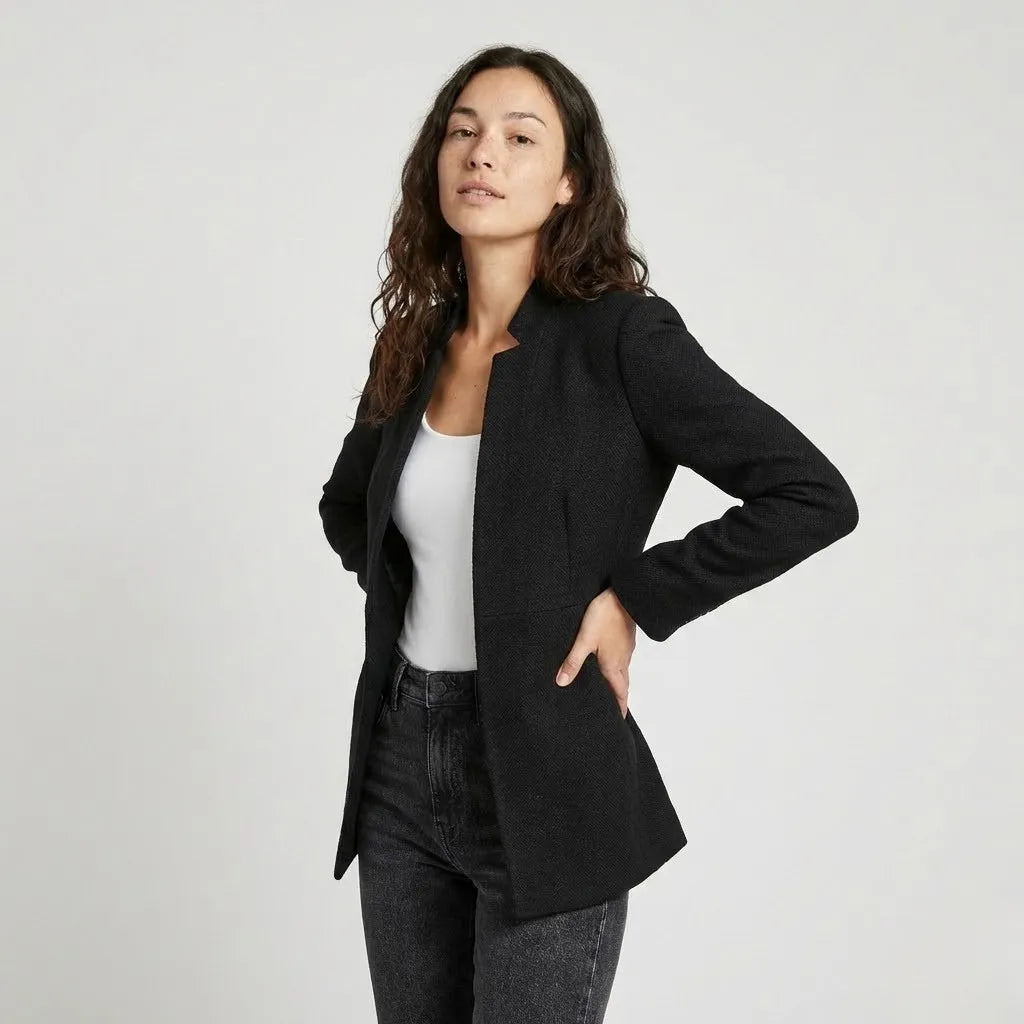 Blazer alongado estruturado em mistura de lã | Corte cintado | Elegância urbana versátil