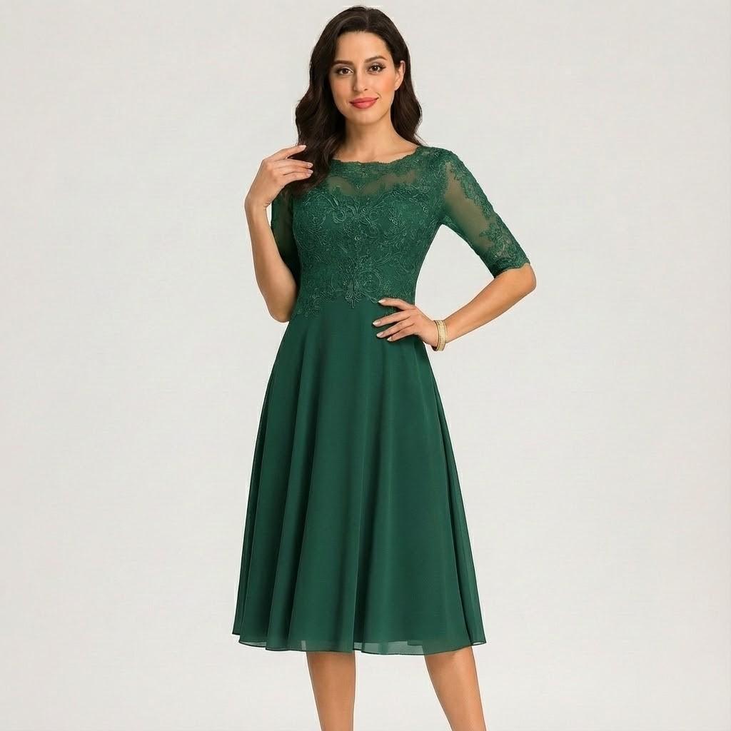 Vestido midi elegante de mulher com renda e manga três quartos