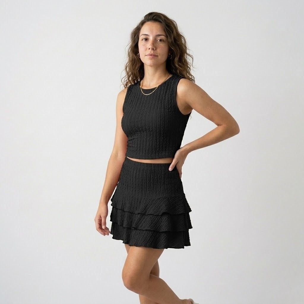 Conjunto Estruturado com Top Ajustado e Saia com Folhos Dinâmicos
