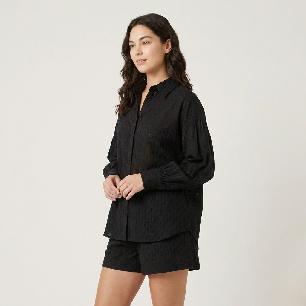 Set leve em tecido texturado | Camisa fluida e calções | Elegância natural