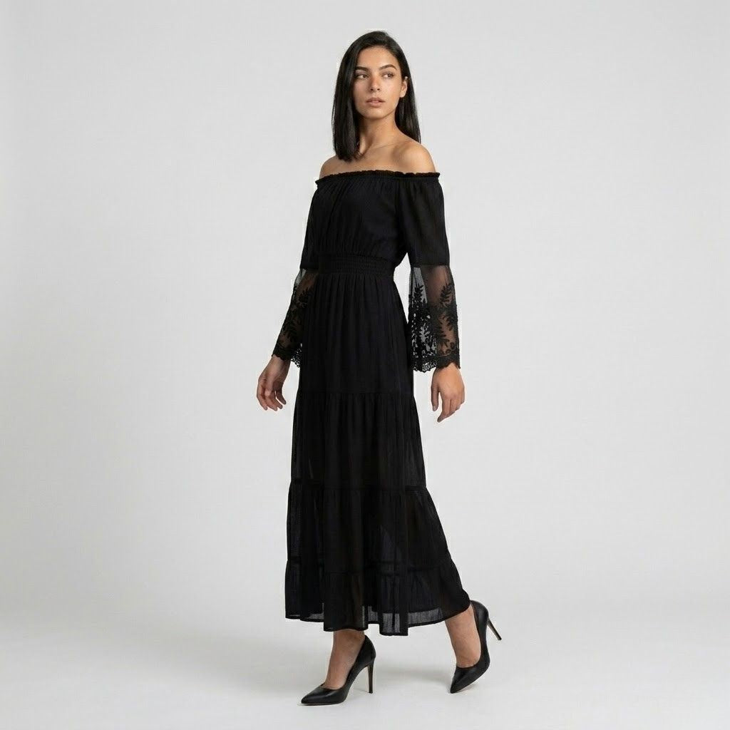 Vestido Comprido Fluido com Decote Ombro a Ombro e Mangas Rendadas