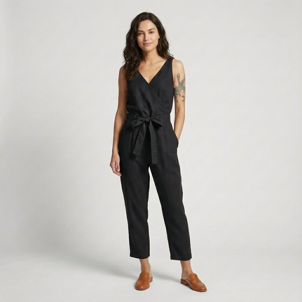 Macacão fluido com cinto em mistura de viscose | Corte direito | Decote em V elegante