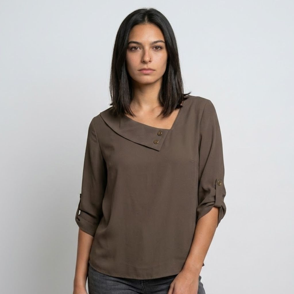 Blusa Leve com Botões no Decote para Conforto Diário