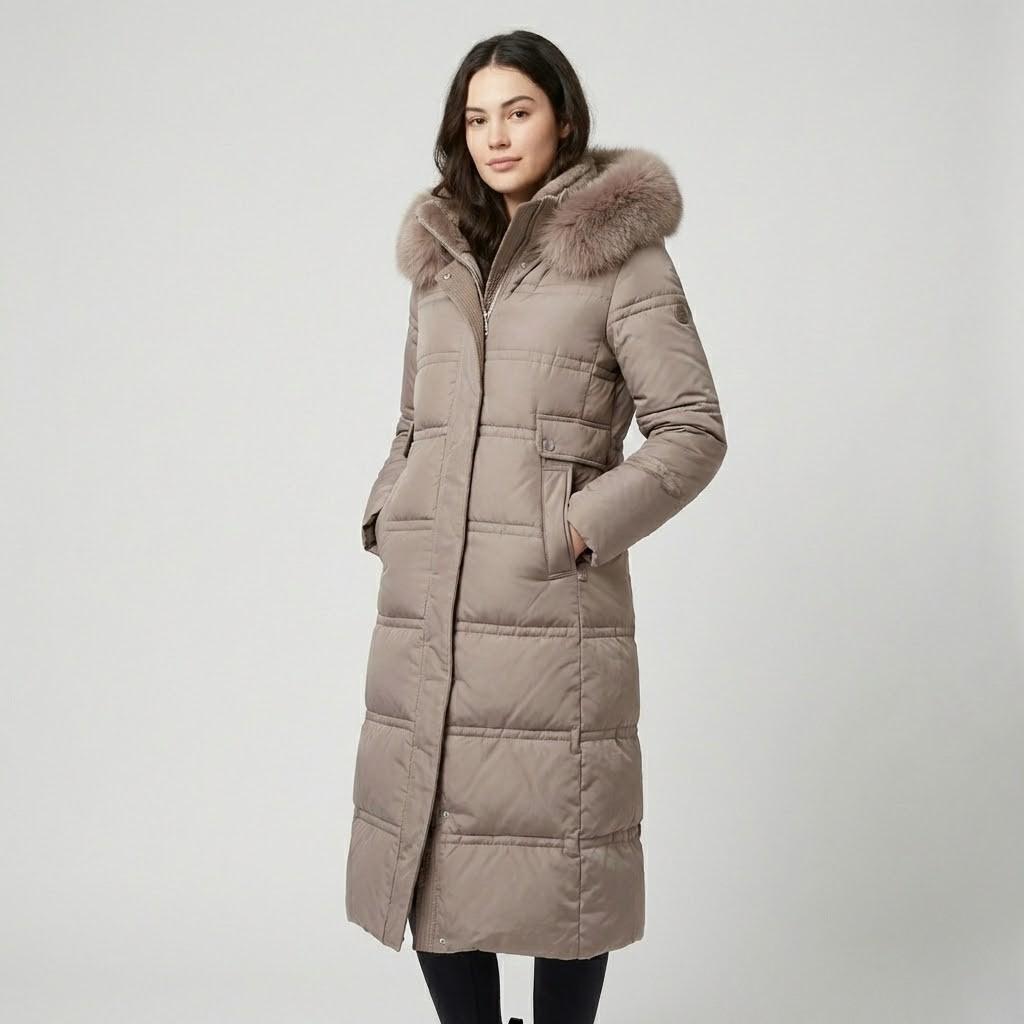 Casaco acolchoado comprido com capuz | Corte direito | Proteção elegante para o frio