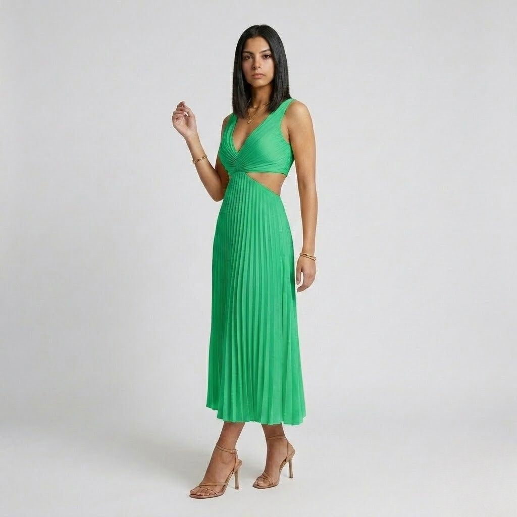 Vestido Midi Fluido com Decote Profundo e Recortes Laterais Elegantes