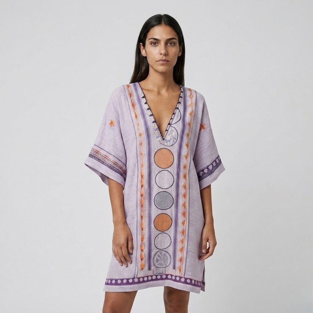 Vestido Túnica Curto com Bordado Frontal e Corte Solto de Verão