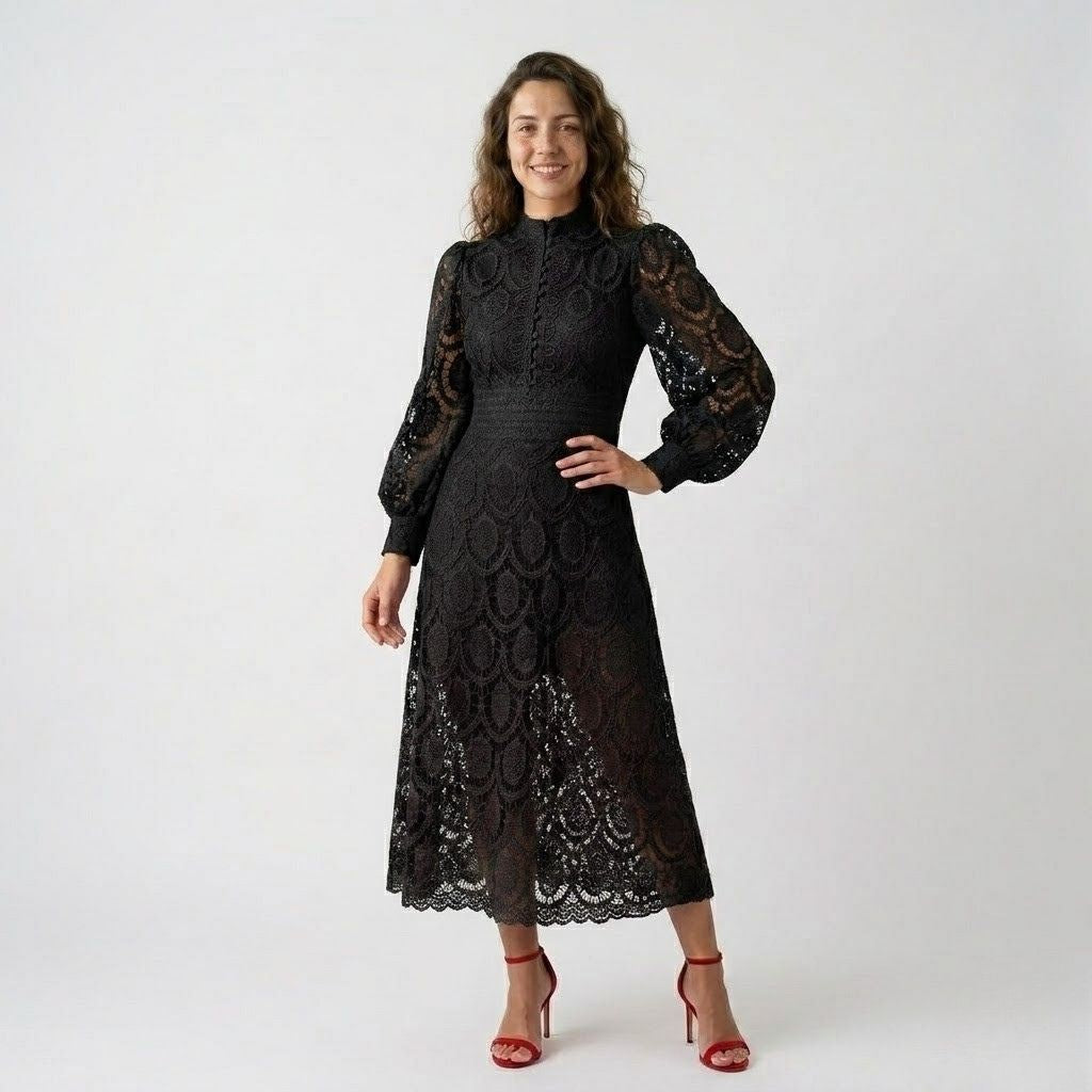 Vestido Midi em Renda com Gola Alta e Estrutura Elegante
