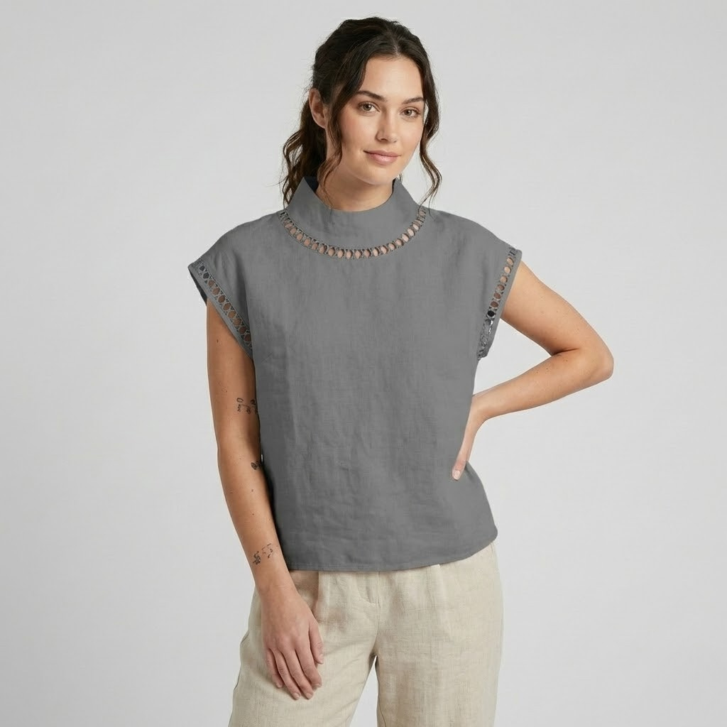 Blusa fluida em linho leve | Corte direito | Detalhes vazados elegantes