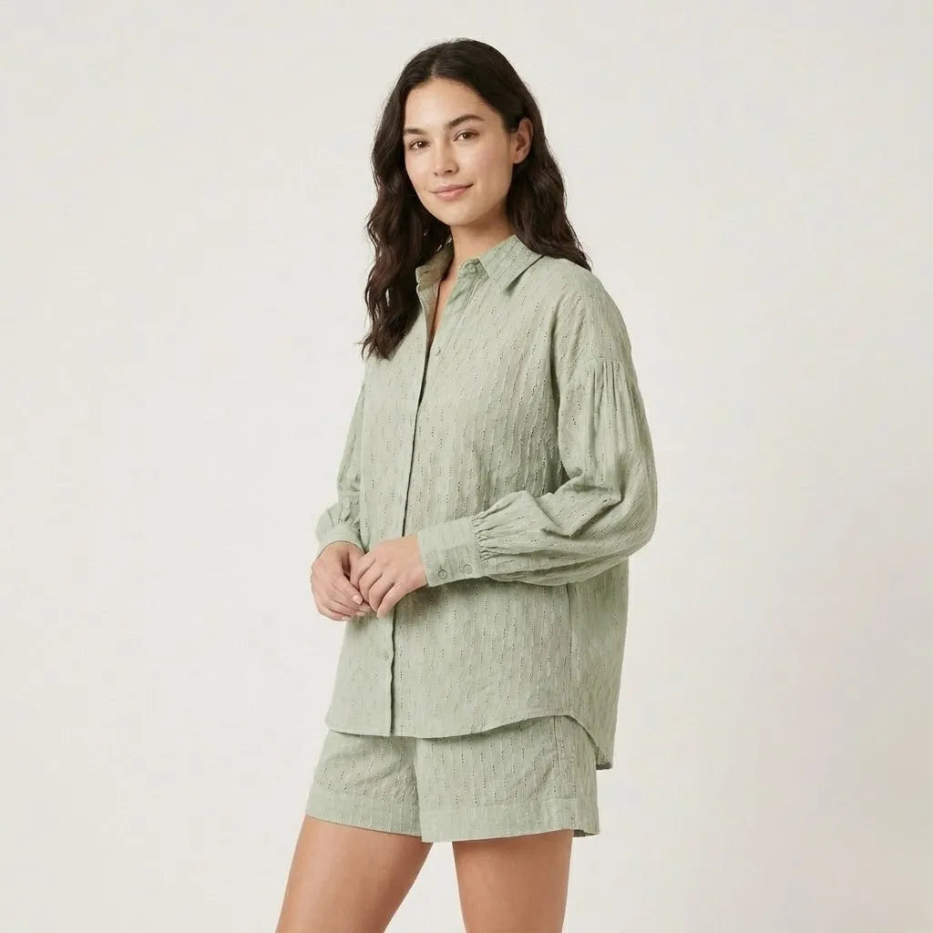 Set leve em tecido texturado | Camisa fluida e calções | Elegância natural