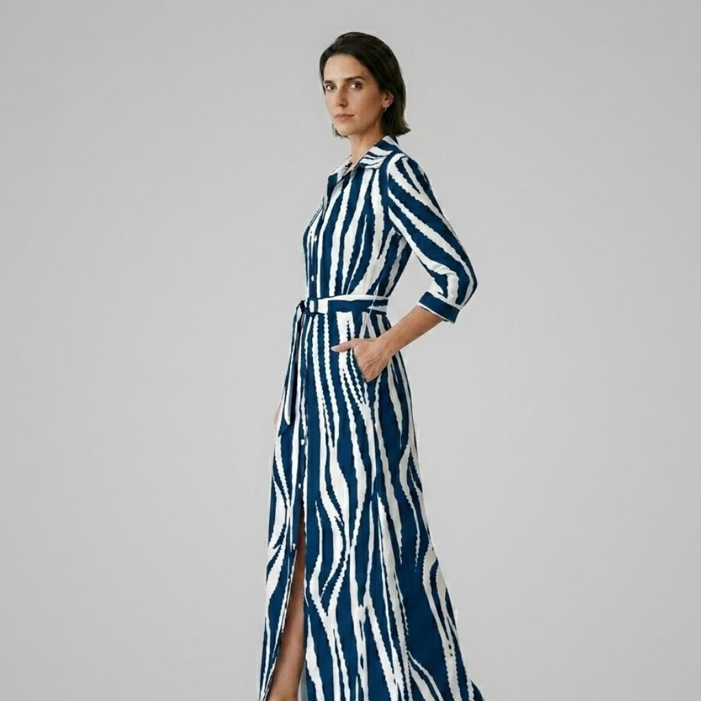 Vestido camiseiro comprido em riscas com cinto ajustável