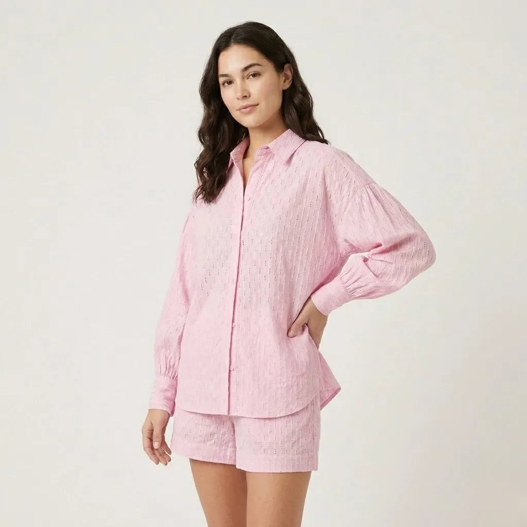 Set leve em tecido texturado | Camisa fluida e calções | Elegância natural
