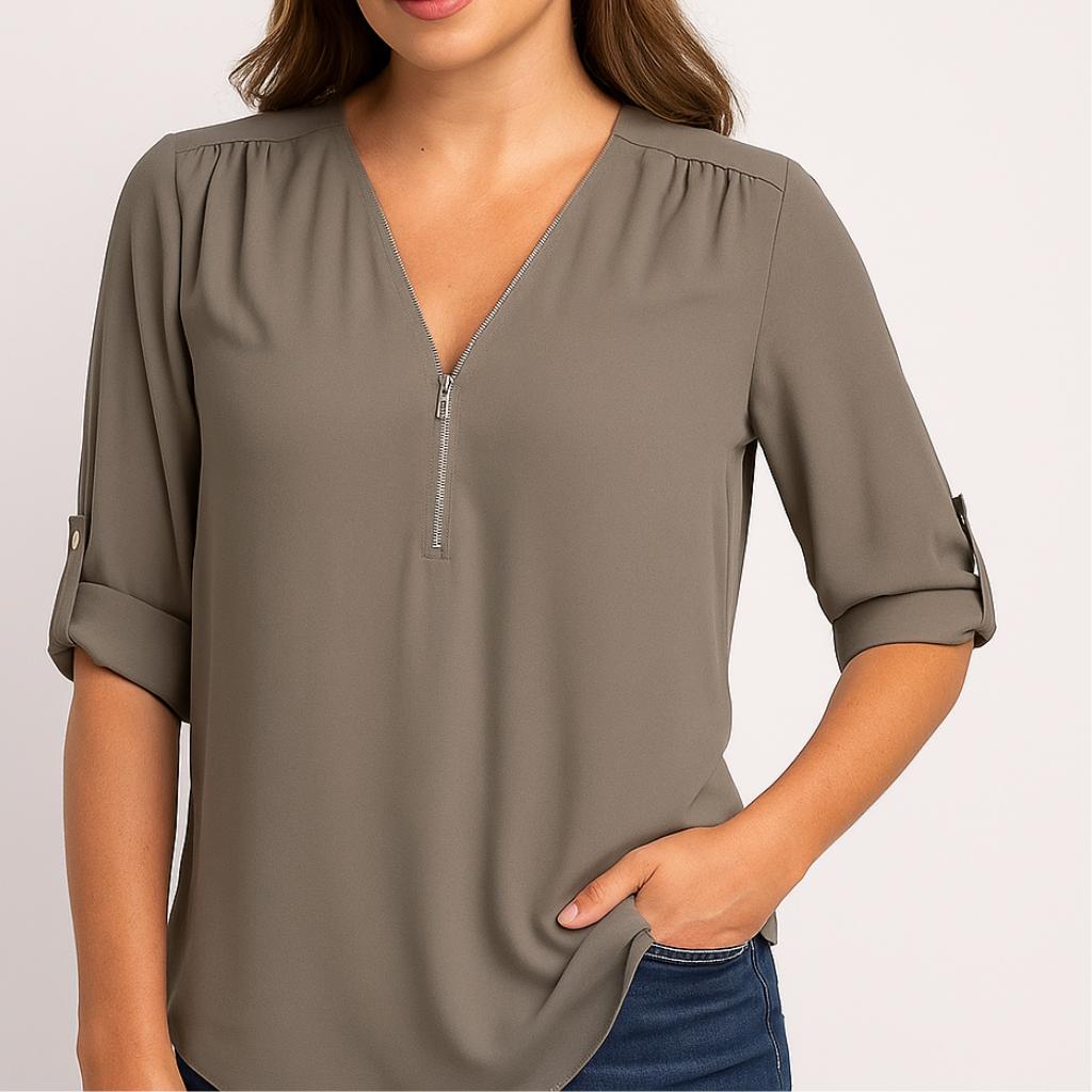 Blusa feminina fluida com decote em V e mangas dobradas