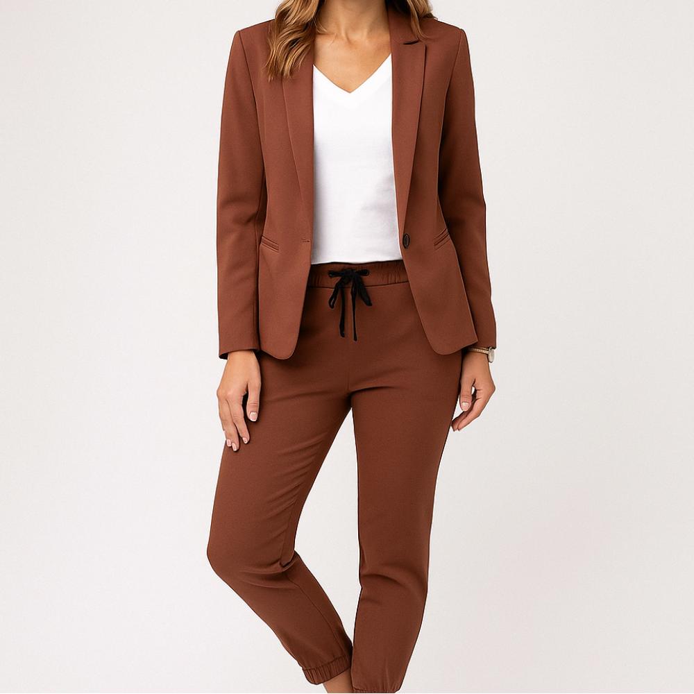 Conjunto feminino de blazer estruturado e calças de corte ajustado