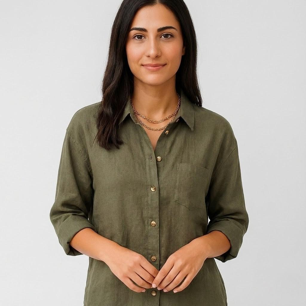 Blusa feminina de manga comprida com corte solto e bolso frontal