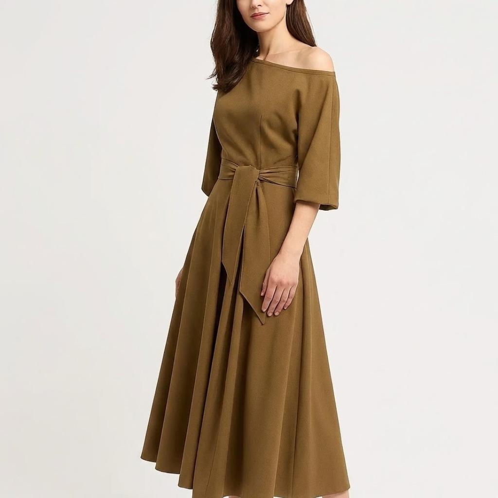Vestido midi feminino com decote assimétrico e saia fluida